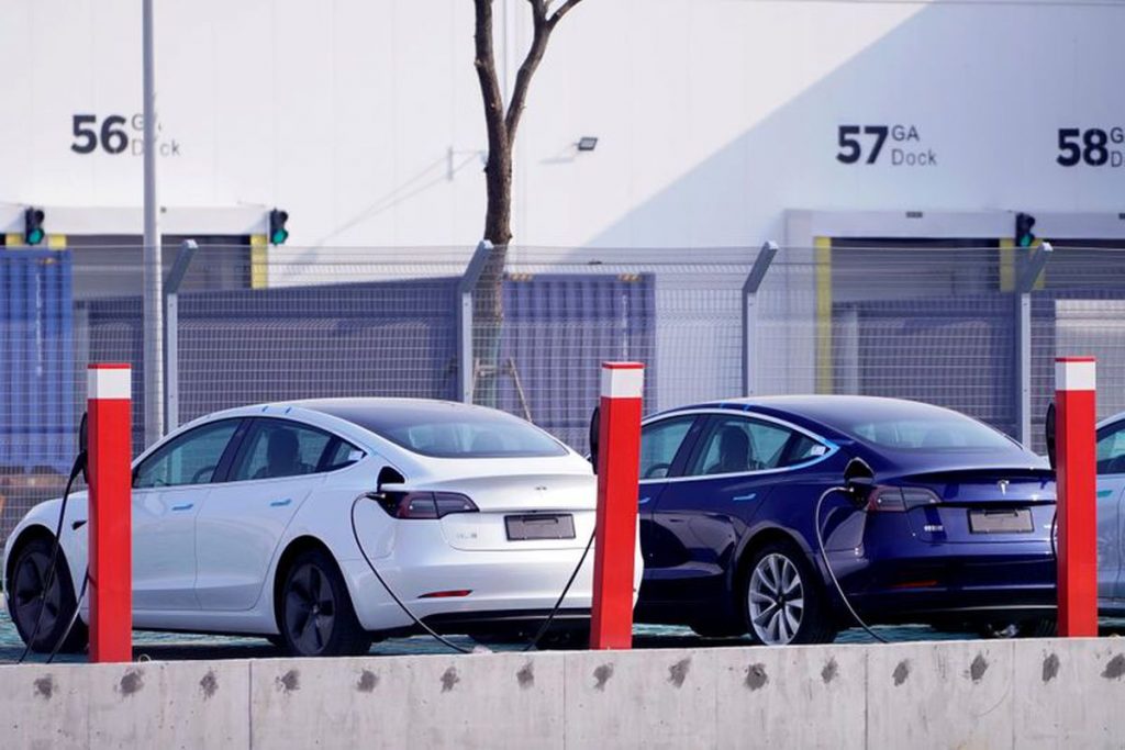 Tesla set to begin deliveries of China-made Model 3 cars