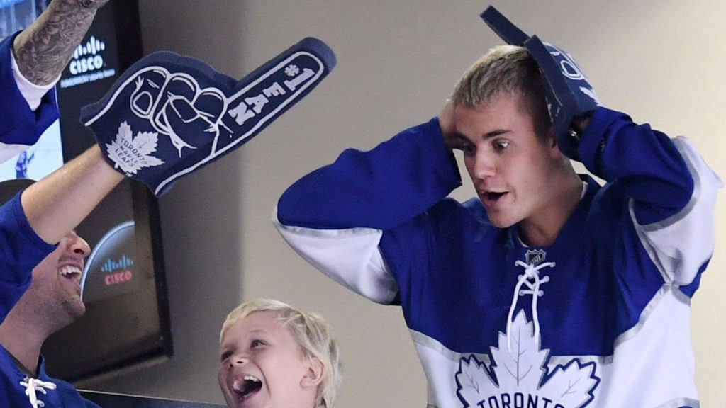 Leafs’ Matthews, Marner jump at chance to play shinny with Bieber – Sportsnet.ca