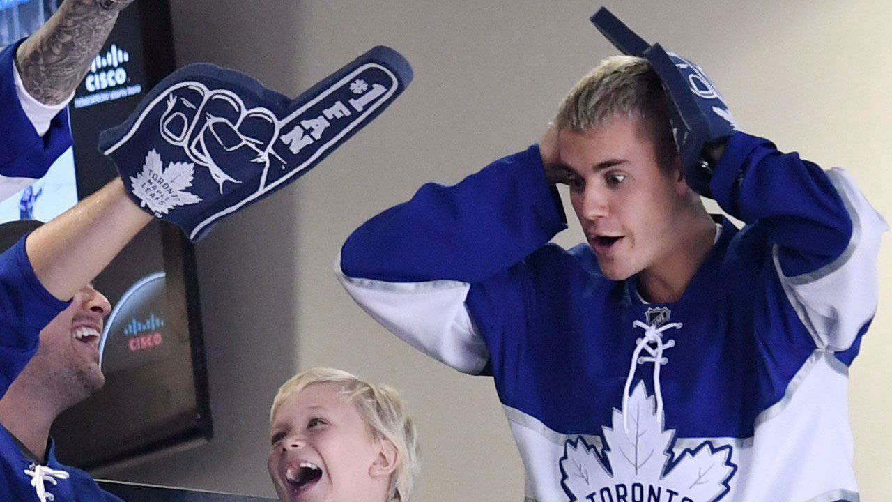 Justin Bieber Joins Toronto Maple Leafs Players Auston Matthews, Mitch  Marner and Tyson Barrie On The Ice But Doesn't Invite Drake