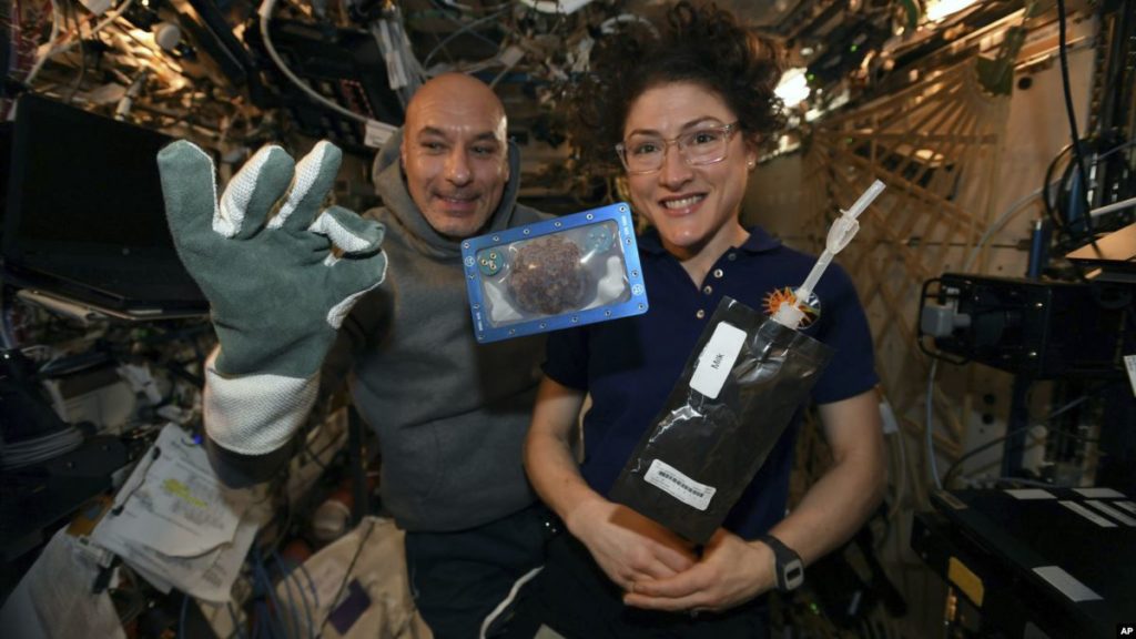 First Cookies Baked in Space Took Much Longer than on Earth – VOA Learning English