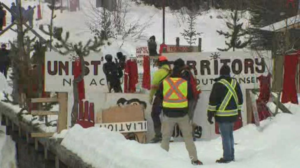 Via Rail extends cancellations, CN Rail mulls shut down as protests continue – Global News