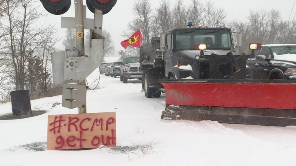 Wet’suwet’en solidarity protests near Belleville, Ont., halt train service for 2nd day – Global News