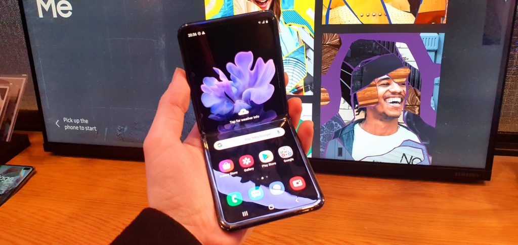 Samsung’s new ,400 flip phone shows that foldable devices aren’t just a gimmick