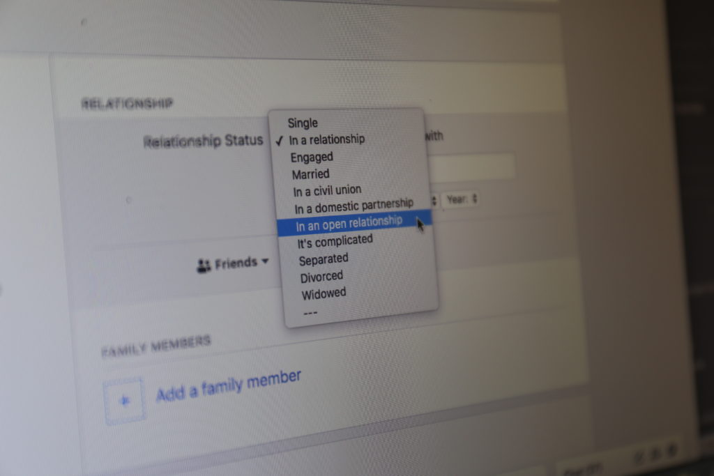 Taking a break from your relationship with social media: It's time to change your relationship status with social media from “committed” to “open” – Brunswickan
