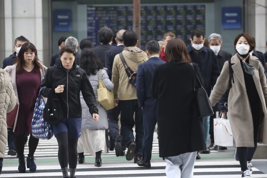Japan on brink of recession as economy contracts, virus heightens risk – The Globe and Mail