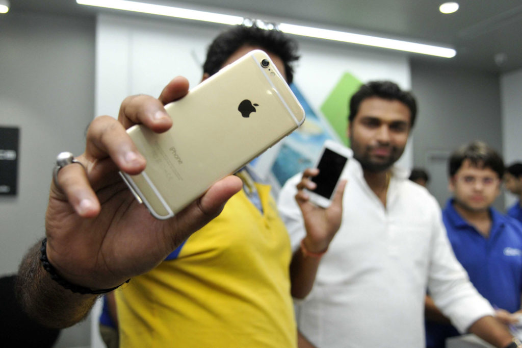 Apple to pay up to 0 million to settle lawsuit over slow iPhones – CNBC