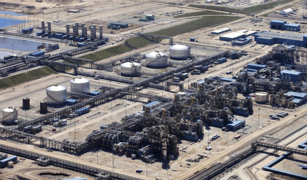 B.C and Saskatchewan issue COVID-19 warnings following cases at oilsands site – The Globe and Mail