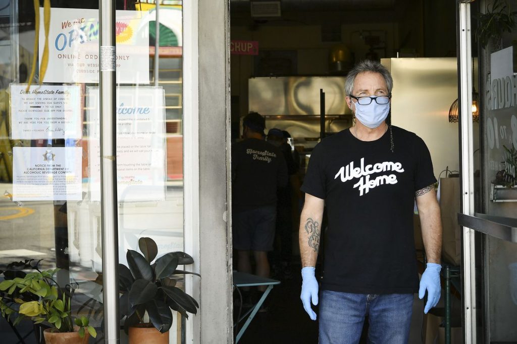 Trump wants to reopen the economy. The restaurant and airline collapse shows that’s not easy. – Vox.com