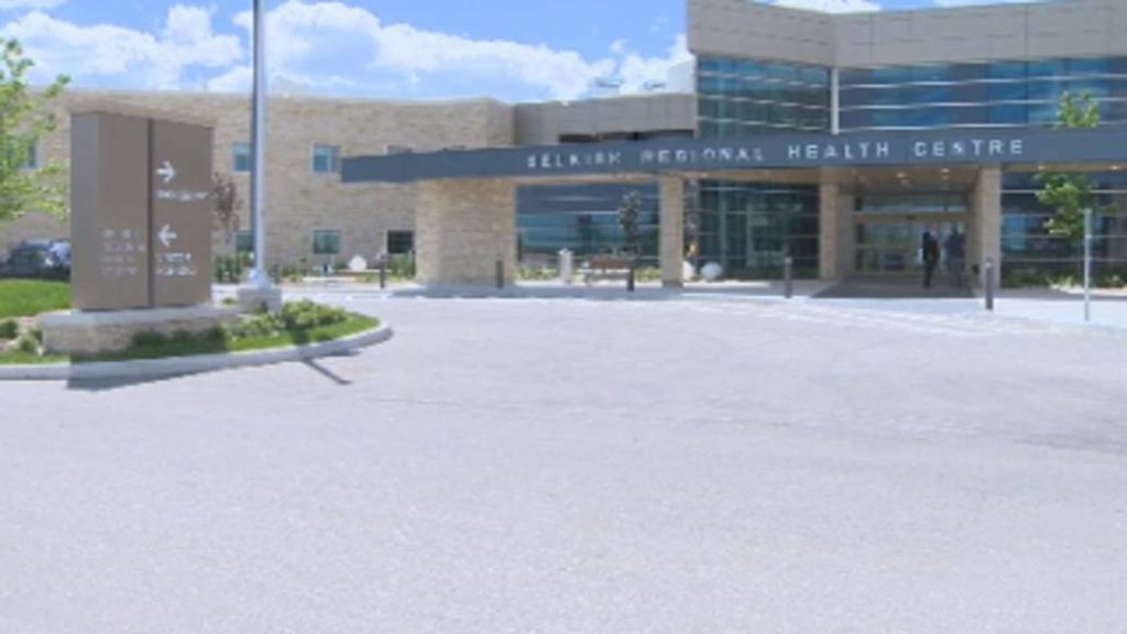 Winnipeg health-care workers line up for new COVID-19 screening measures – Global News