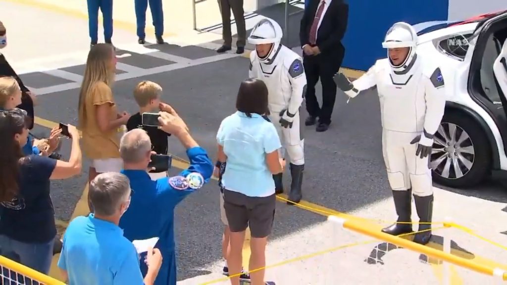 Tradition, Tragedy, Tribute: The Story of Doug Hurley, Bob Behnken, Columbia, and Endeavour – NASASpaceflight.com