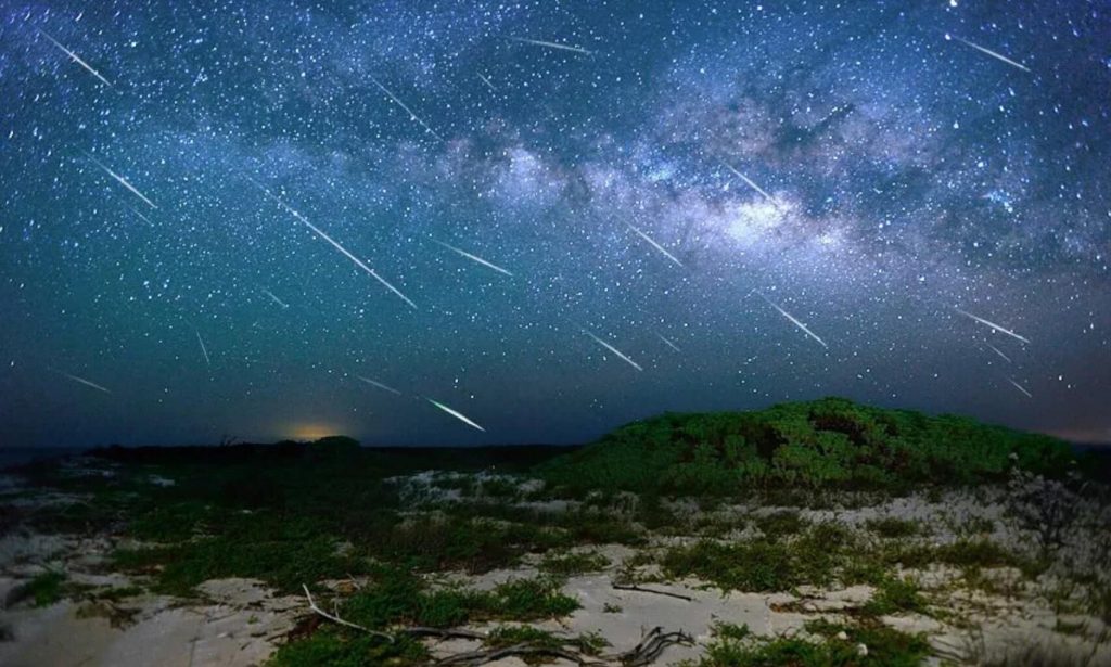 How to see Eta Aquarids meteor shower compete with the supermoon this week – CNET