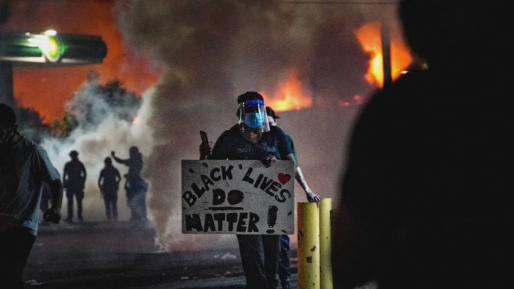 ‘Officer Karen’ divides social media with McMuffin complaint video – Globalnews.ca