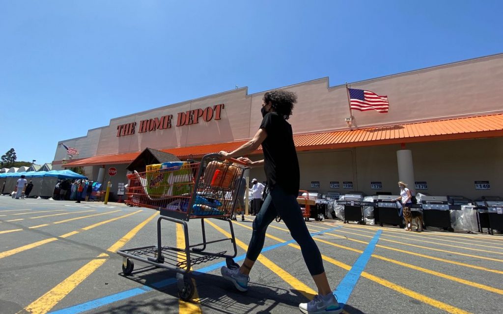 U.S. economy starts long recovery as retail sales post record jump – The Globe and Mail