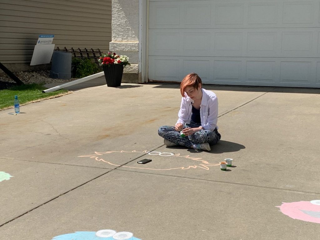 Edmonton teen shares love of art with neighbourhood – Global News