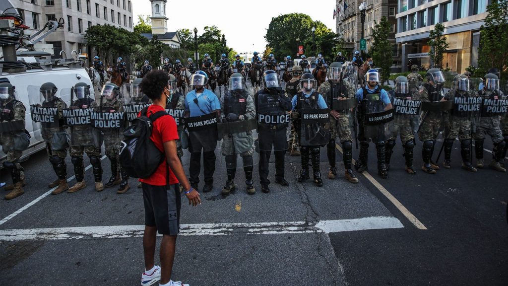 “It’s Spiraling Out of Control”: Confronting a Failed Presidency, Trump Plays Politics With the Protests – Vanity Fair