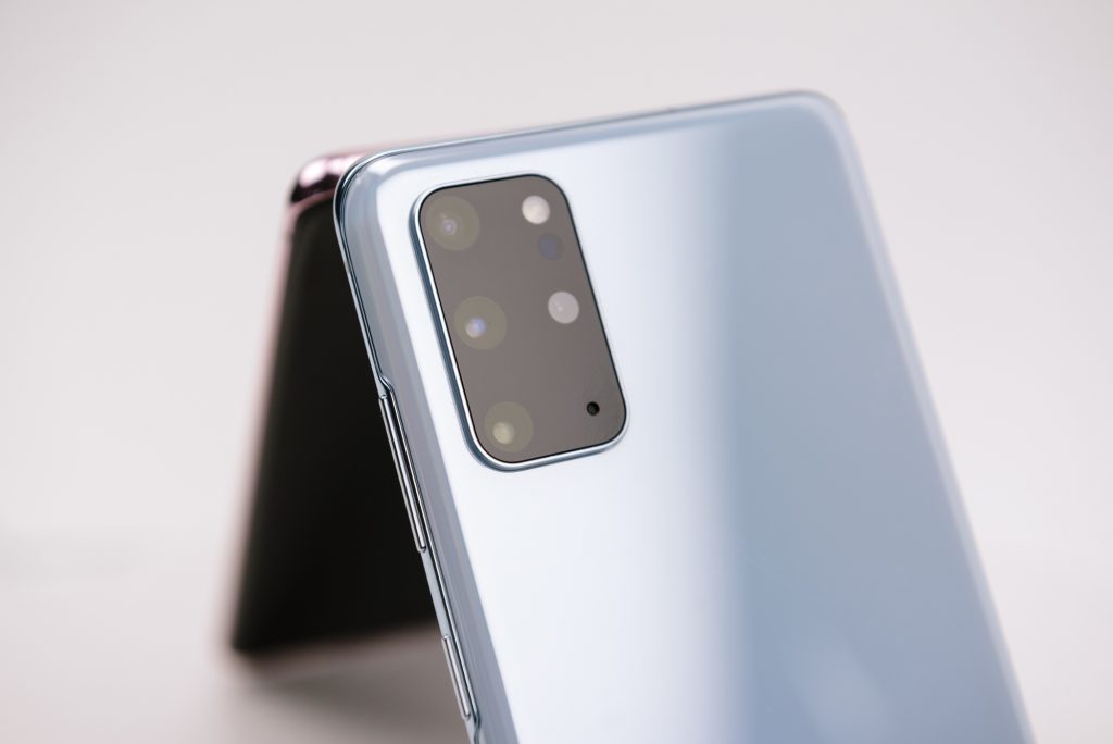 Google in Talks to Take Over More Search Tasks on Samsung Phones – Bloomberg