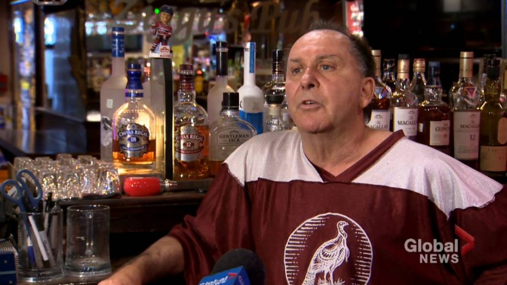 More calls to 811, long lines after officials tell Montreal bargoers to test for COVID-19 – Globalnews.ca