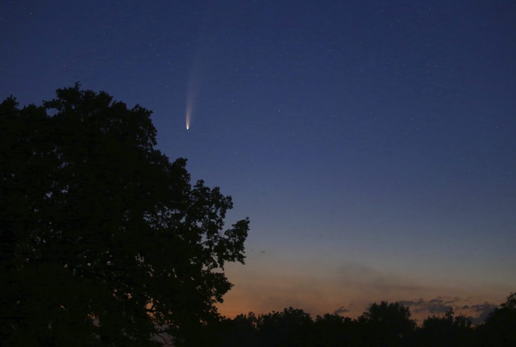 Bright, rare comet lighting up Canadian skies for next few days – CityNews Vancouver