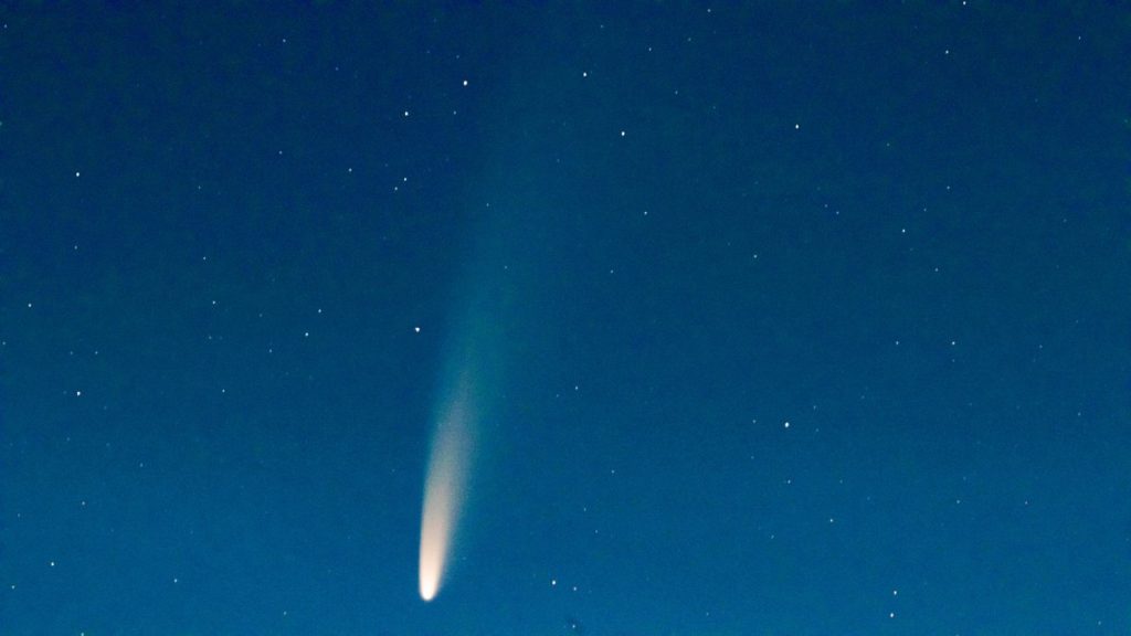 Albertan skywatchers share photos of Comet NEOWISE as it soars past Earth – Globalnews.ca