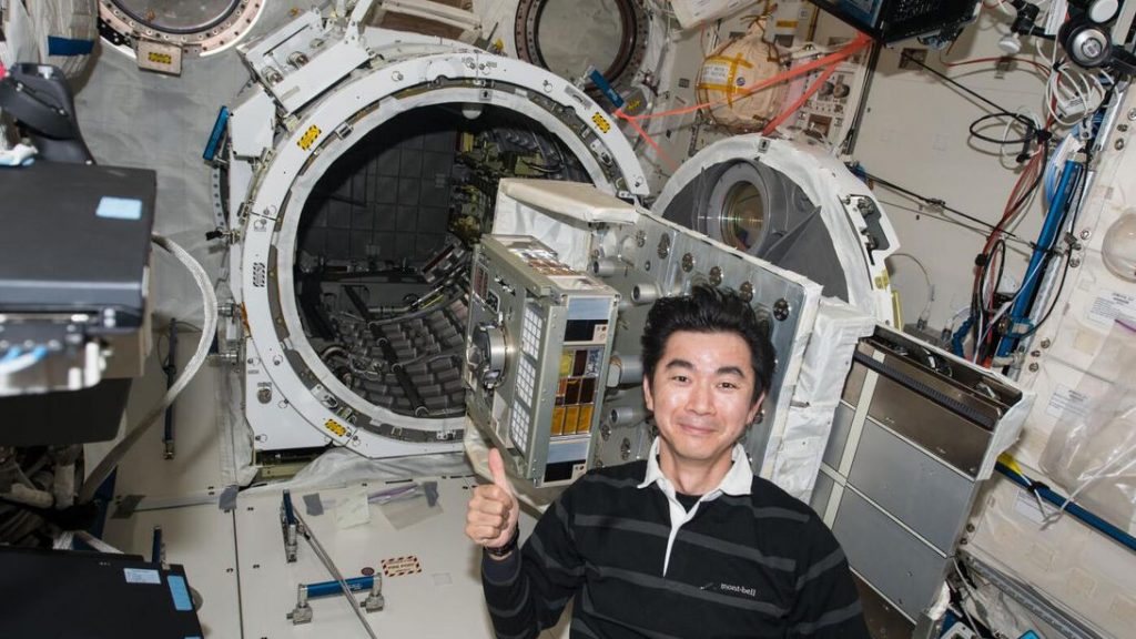 Bacteria could survive a journey between the Earth and Mars, ISS study shows – CNET