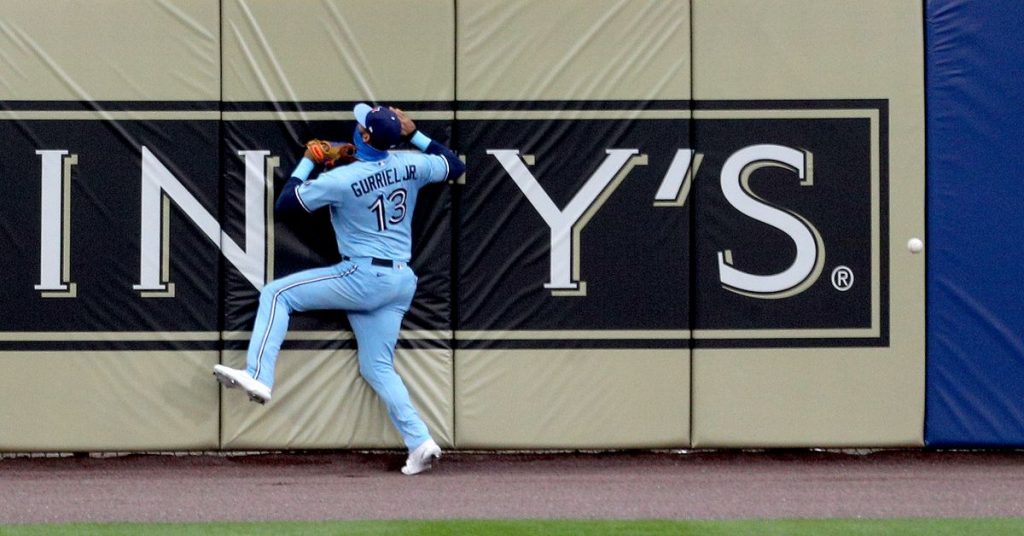 Jonathan Davis homers, Jays beat Yankees – Bluebird Banter