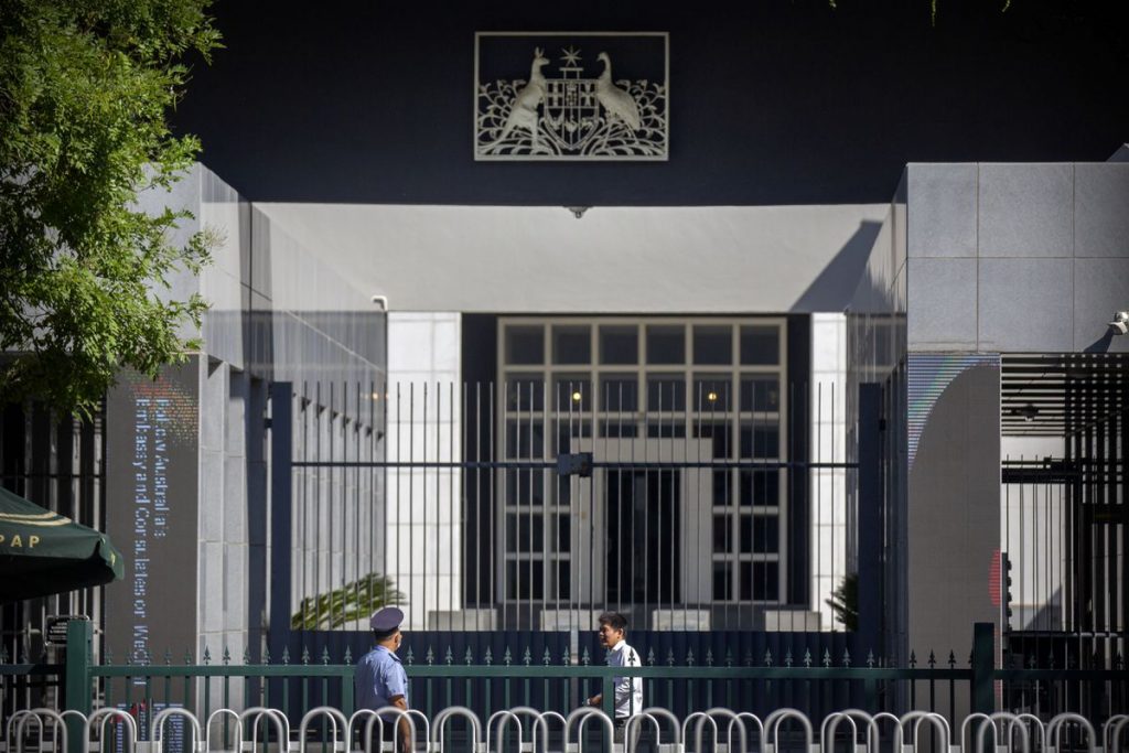 Last two journalists working for Australian media in China leave country after police demanded interviews – The Globe and Mail Last two journalists working for Australian media in China leave country after police demanded interviews – The Globe and Mail