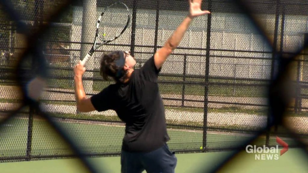 Novak Djokovic out of U.S. Open after unintentionally hitting judge with ball – Global News