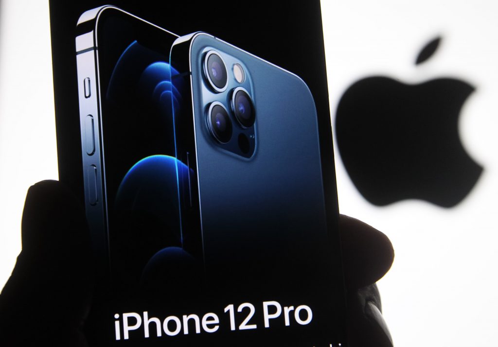 Apple's Chinese users are mainly snapping up iPhone 12 and iPhone 12 Pro models, new data shows – CNBC