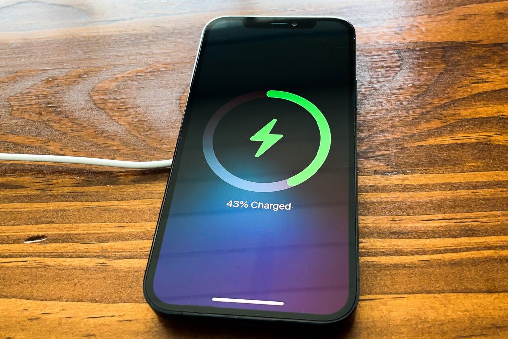 MagSafe on iPhone 12: I was wrong to doubt Apple's magnetic charger – CNET