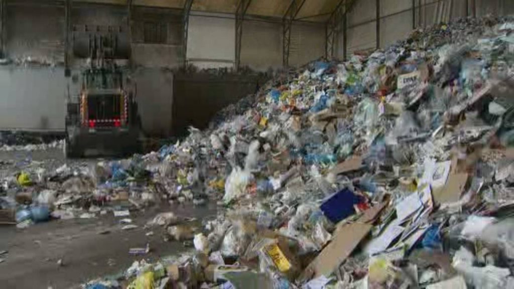 Ottawa plans to ban single-use plastics: What does that mean for Alberta? – Global News