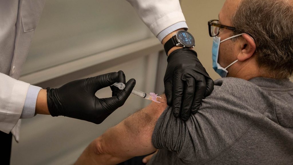 Flu shots arrive in Nova Scotia as top doctor encourages people to get vaccinated