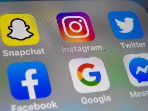 Social Media: A Playground for Self-Serving Critics