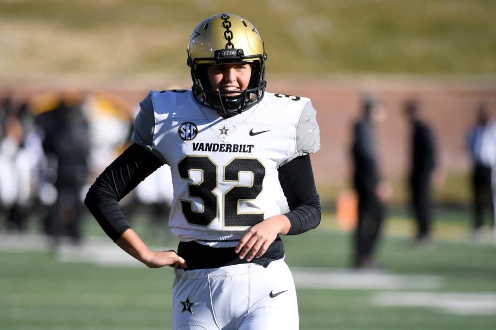 Vanderbilt's Sarah Fuller makes football history as 1st woman to kick for Power 5 school – CBC.ca