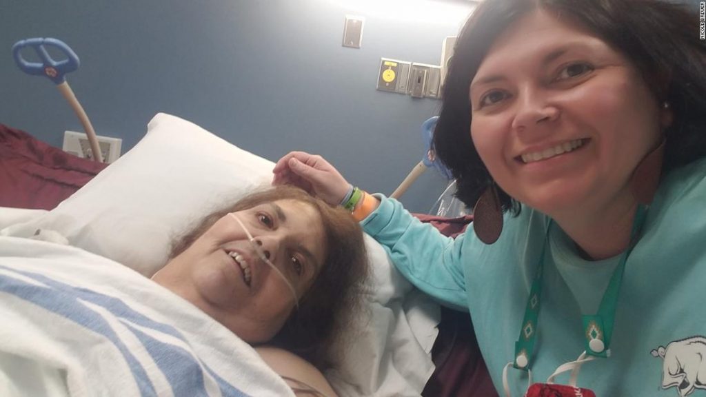 An Arkansas woman was only expected to live a few hours after being taken off a ventilator. Instead, the Covid-19 patient smiled and tried to wave – CNN