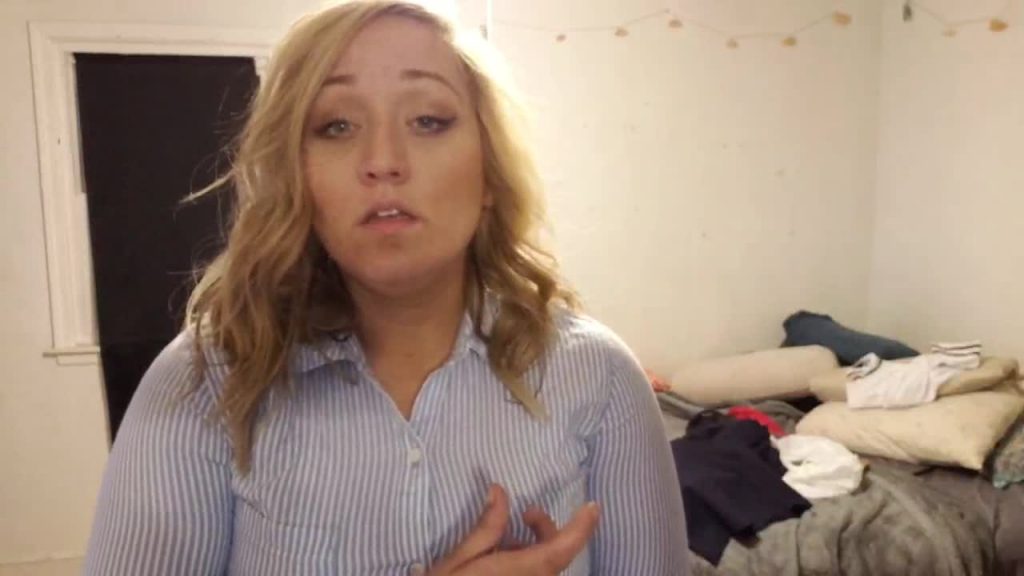 Twitch streamer goes viral after a mouse ruins her Christmas dinner preparations – TalkEsport