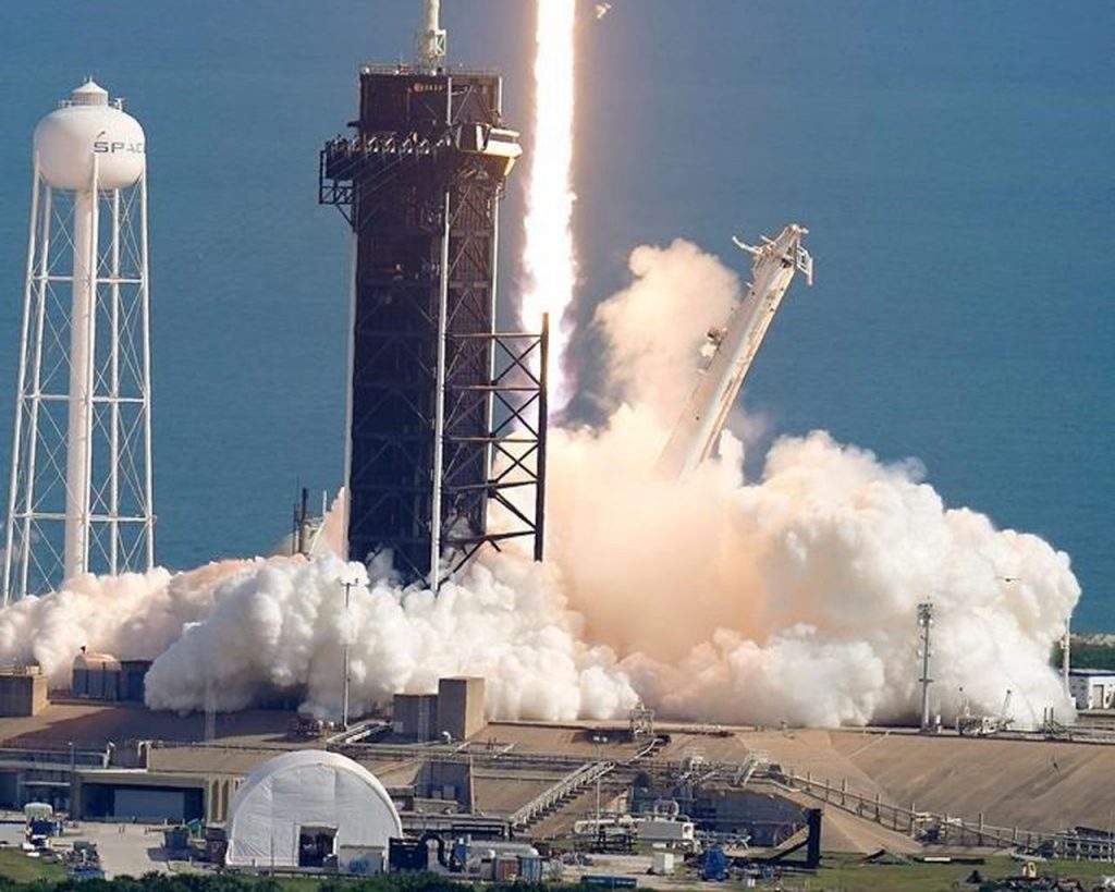 SpaceX launches space station supplies