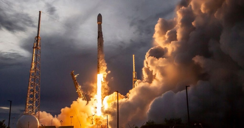 SpaceX Falcon 9 lifts new SiriusXM satellite to orbit – CNET