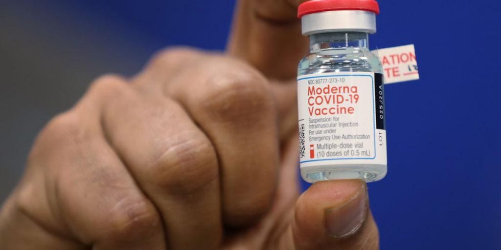 Boston doctor experiences 'severe' reaction just minutes after receiving Moderna vaccine – TheBlaze