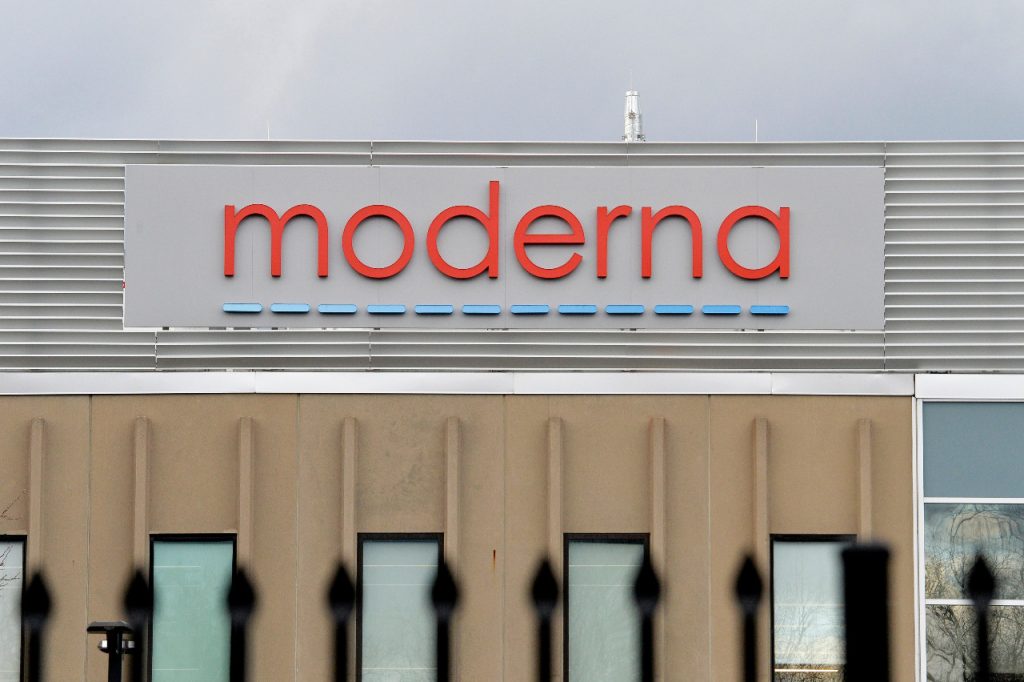 Wisconsin pharmacist arrested on charges of sabotaging COVID vaccine doses