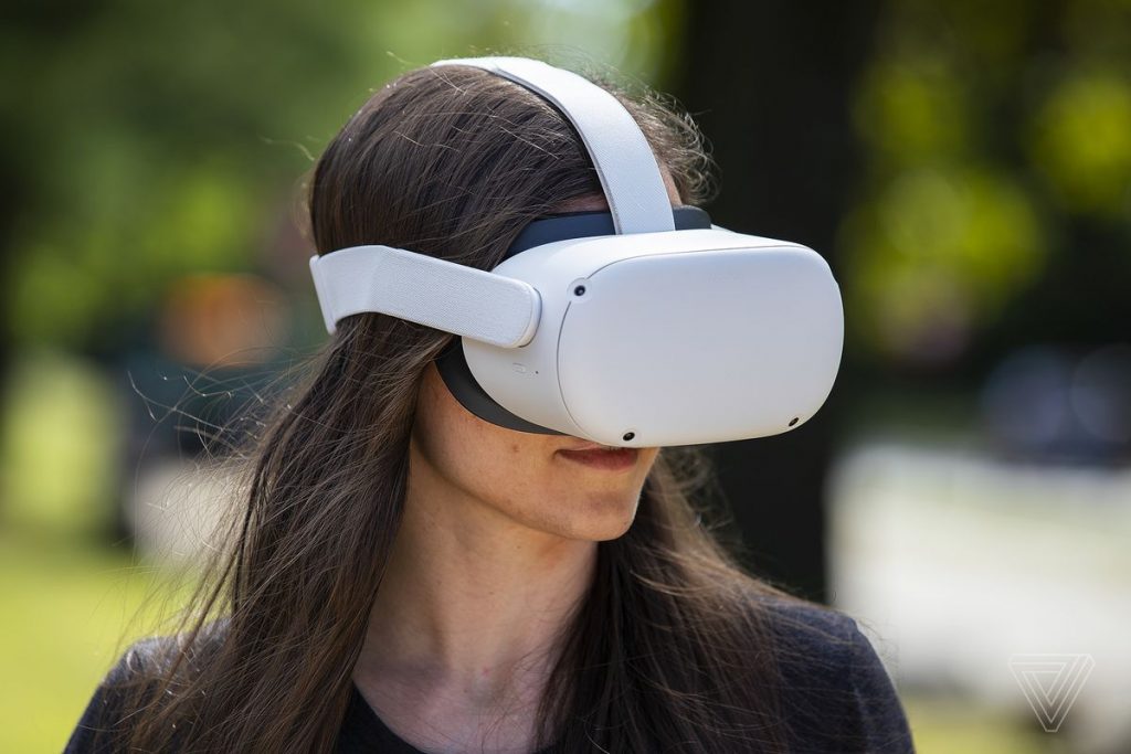 Apple’s first VR headset reportedly includes a fabric design, a fan, and expensive price tag – The Verge