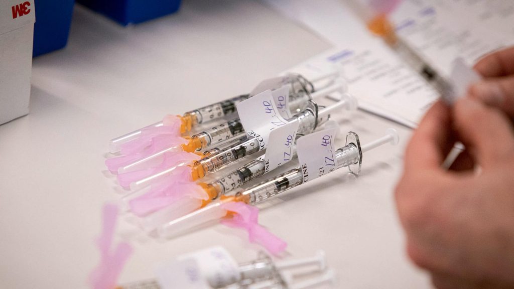 Canadians should get same COVID-19 vaccine for both doses — except in 'extremely unlikely' cases – CBC.ca