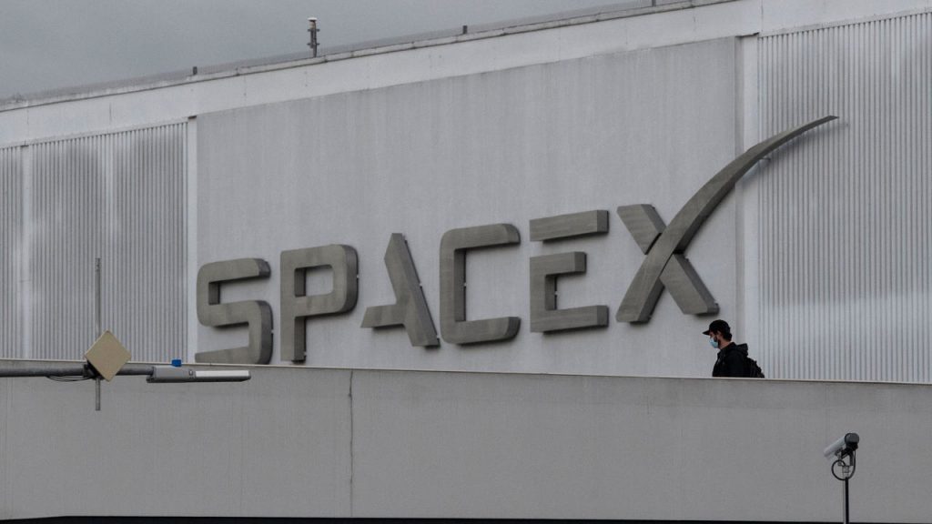 SpaceX aims to launch 'all-civilian' trip into orbit – RFI