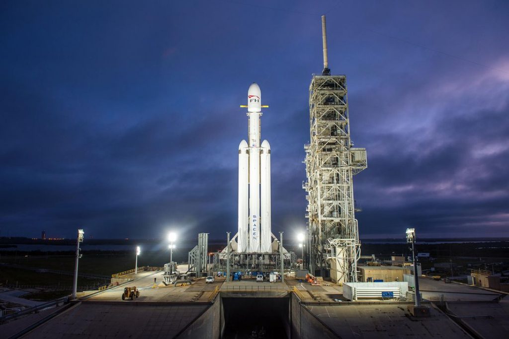 NASA picks SpaceX Falcon Heavy to propel new Gateway lunar space station – CNET