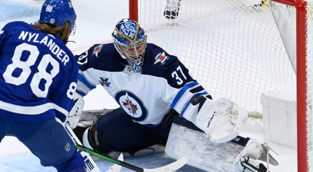 Hellebuyck’s heroics for Jets making life difficult for Maple Leafs – Sportsnet.ca