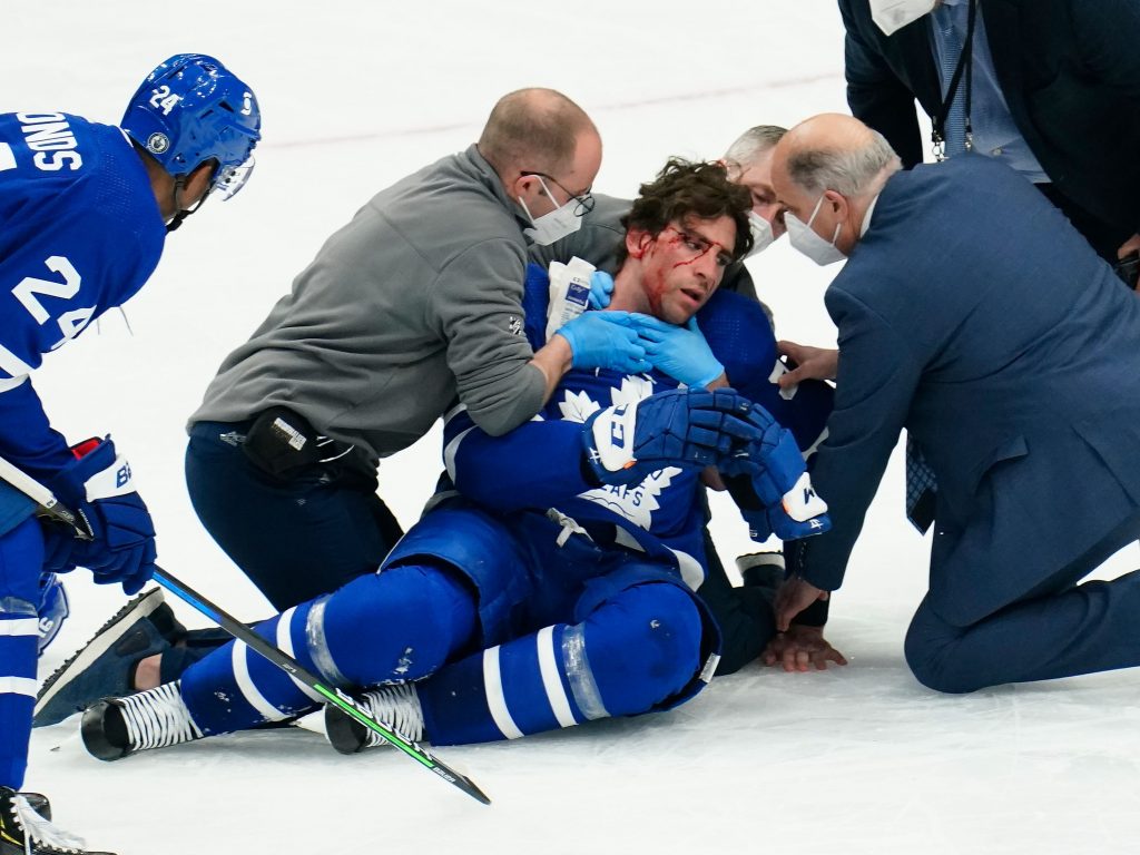 John Tavares also injured knee, out at least 2 weeks