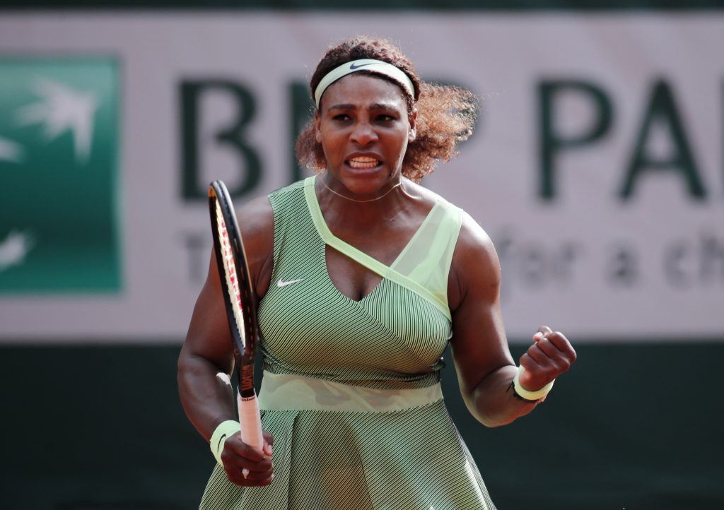 Serena powers past Collins to reach last 16 in Paris