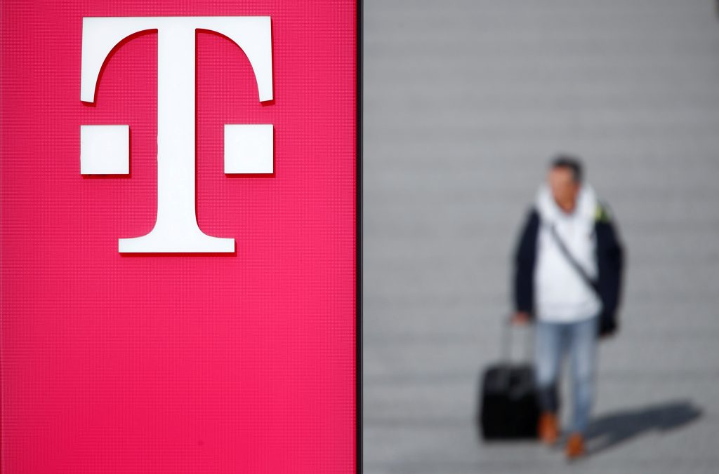 Deutsche Telekom seeks investors to bankroll German internet overhaul