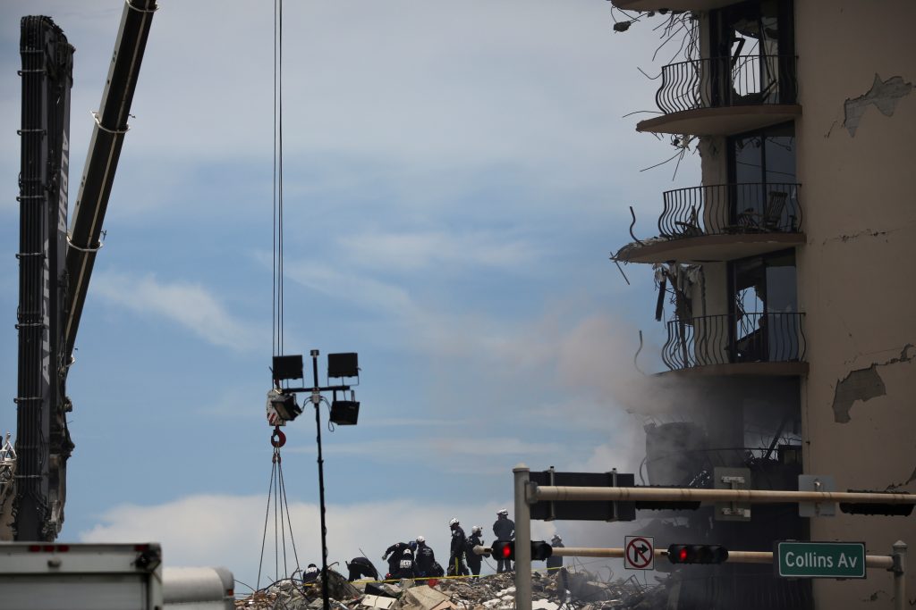 Florida building collapsed Death toll climbs to five