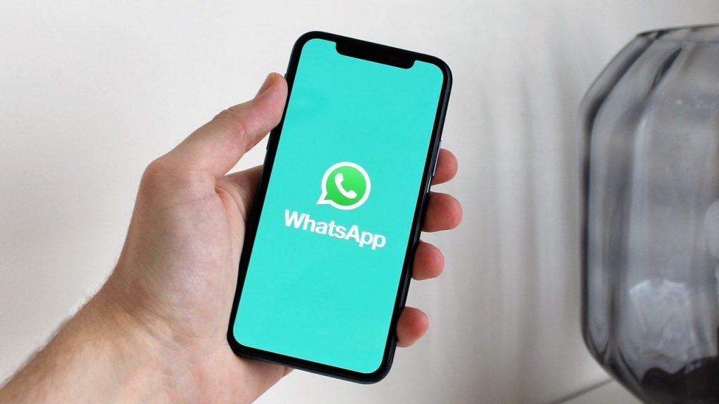 WhatsApp beta for iOS gets disappearing messages for videos and images: Report – Firstpost