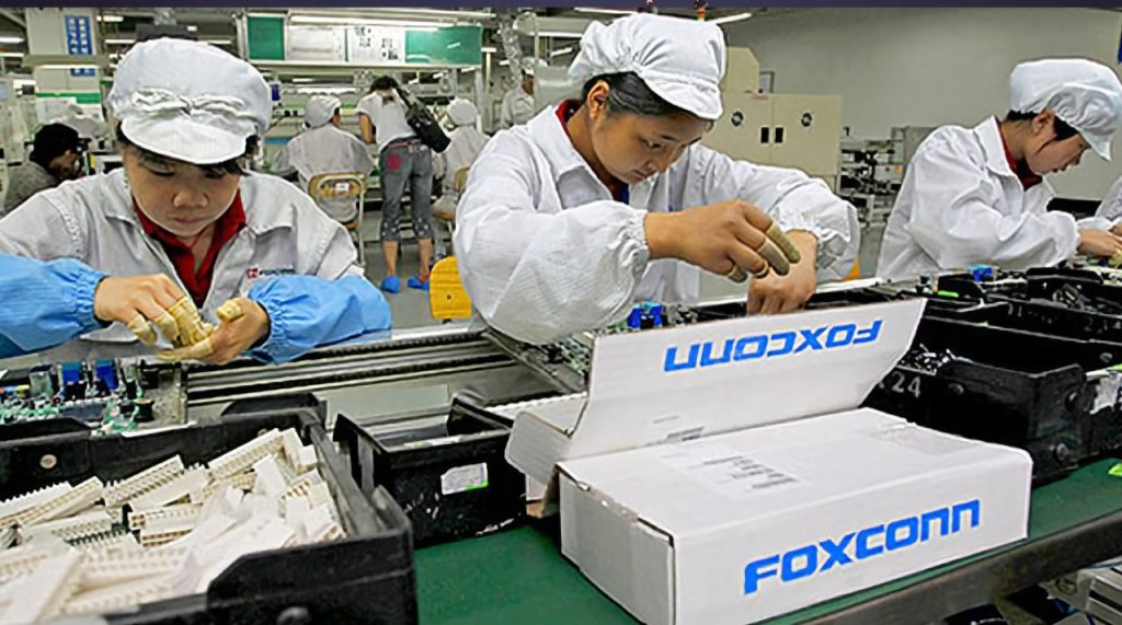 Foxconn rushing to hire 200,000 extra workers for 'iPhone 13' production – AppleInsider